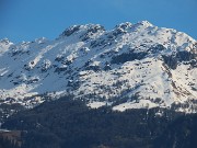 24 Zoom in Alben ben innevato